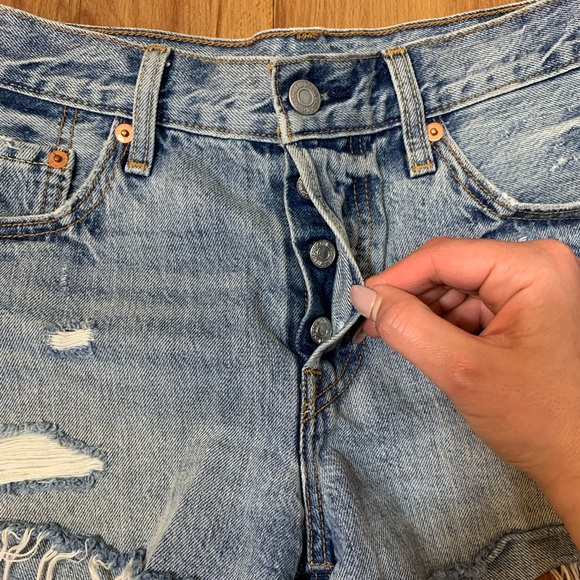 Levi’s High Rise Raw Hem Distressed Jean Shorts - Picture 4 of 10